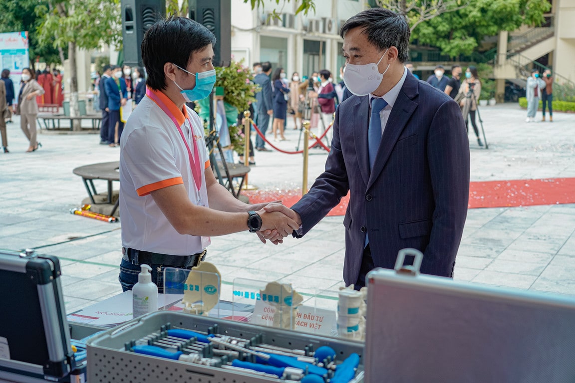 Meeting the Deputy Minister of Health - Professor/Dr Tran Van Thuan